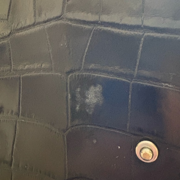 Elegant Black Dooney & Bourke Croc-Embossed Shoulder Bag - Picture 8 of 11